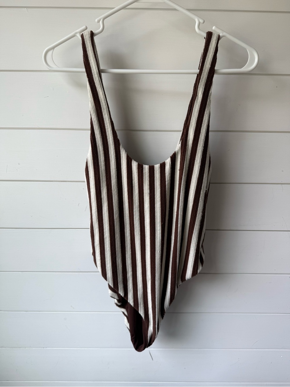 Faherty women’s wave break one-piece swimsuit brown white stripe XS some pilling